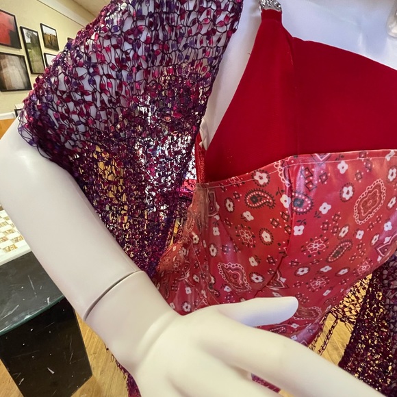 An elegant silk shawl with rich, vibrant colors! Add panache to your wardrobe! - Picture 3 of 5